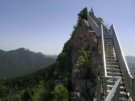 灵岩大佛山景区