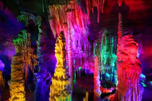 萤火虫水洞·地下大峡谷旅游区